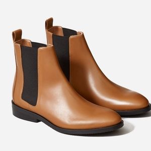 Everlane Chelsea Boots Cognac